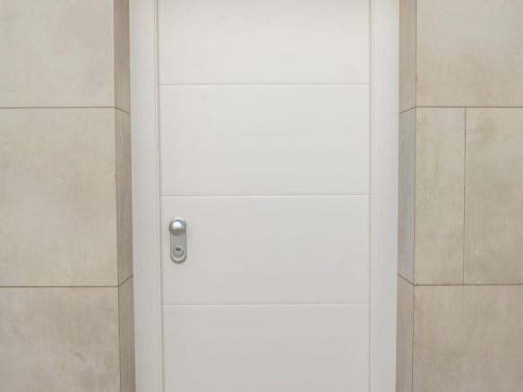 584