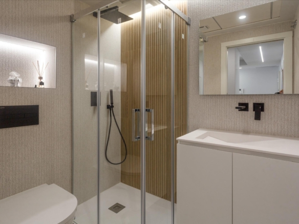 584