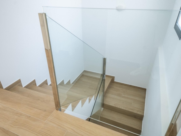 584