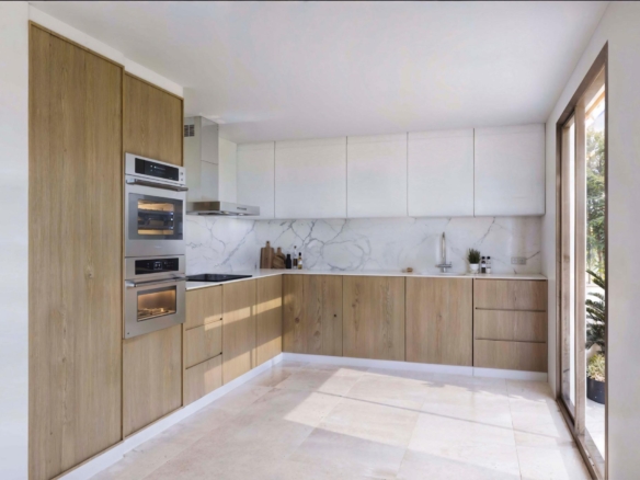 584