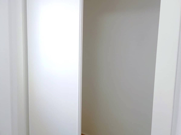 584