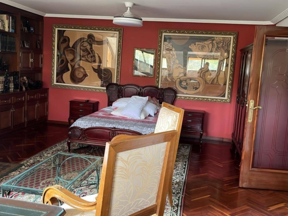 584