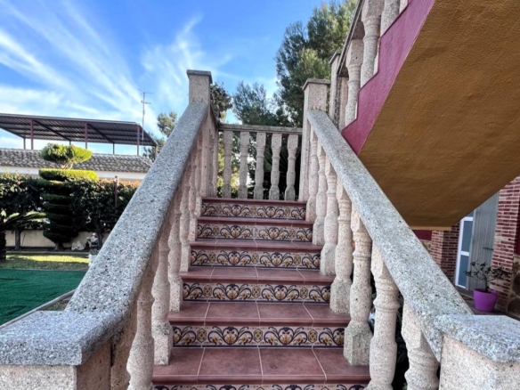 584