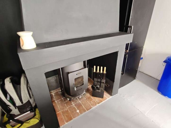 584