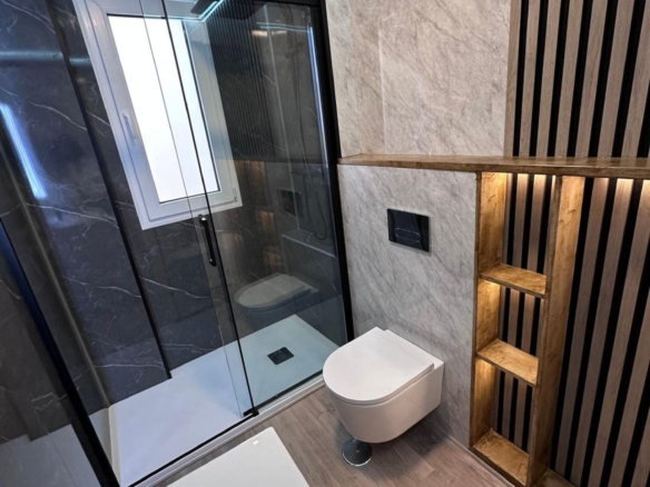 584