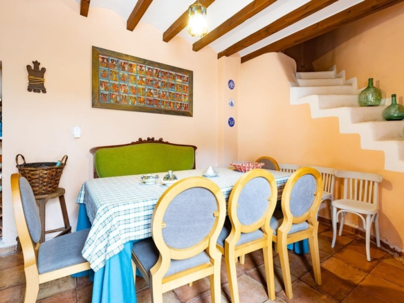 584