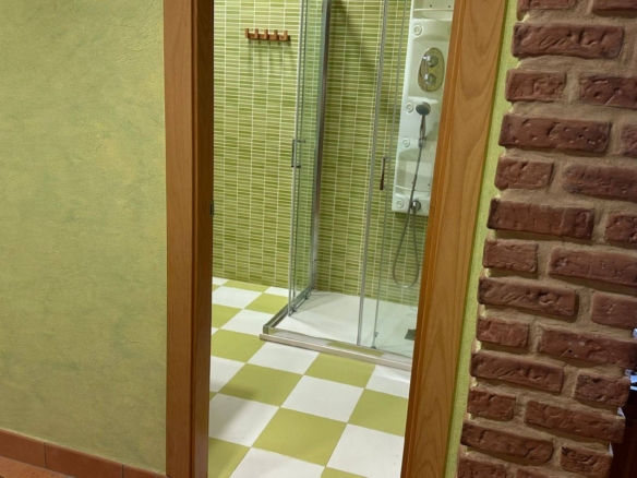 584