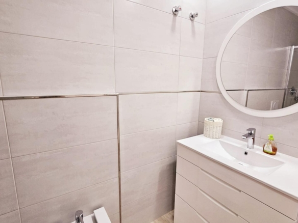 584