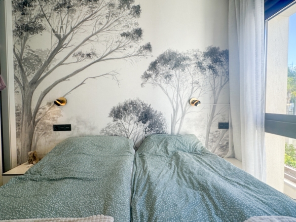584