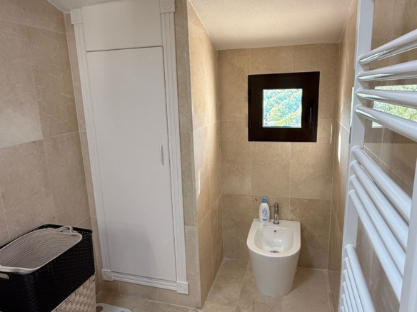 584