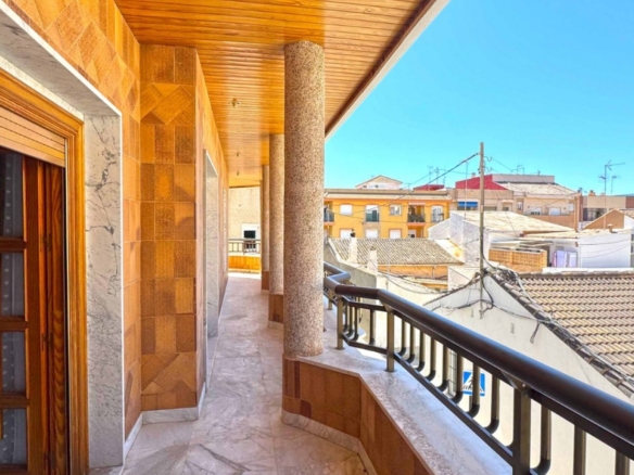 584