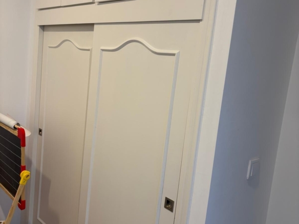 584