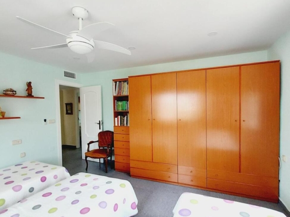 584