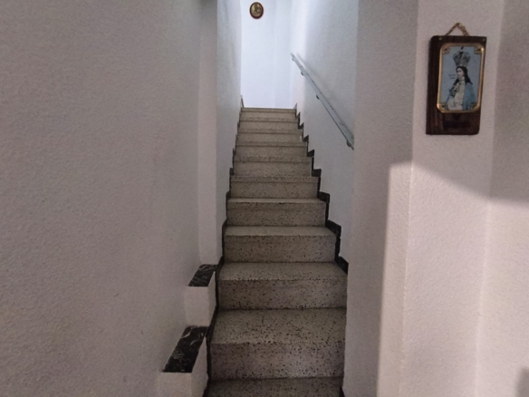 584