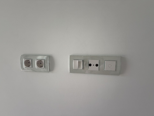 584