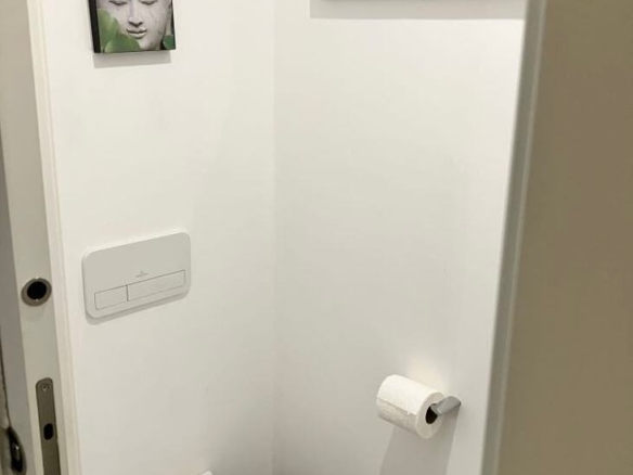 584