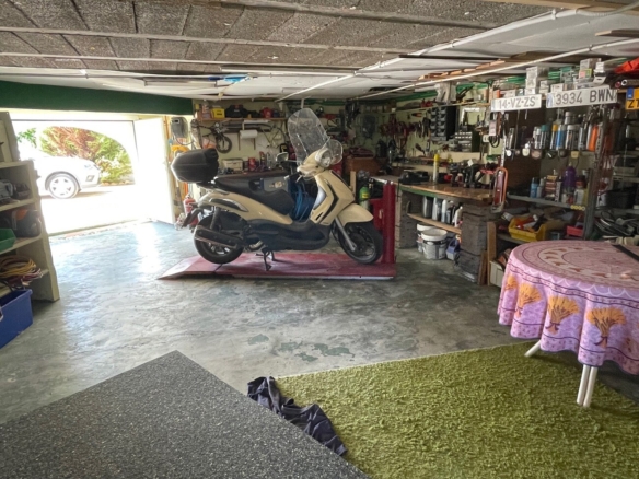 584