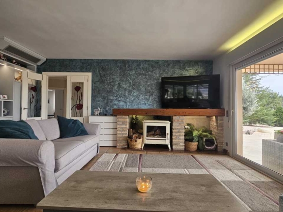 584