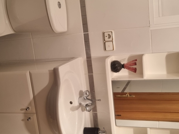 584