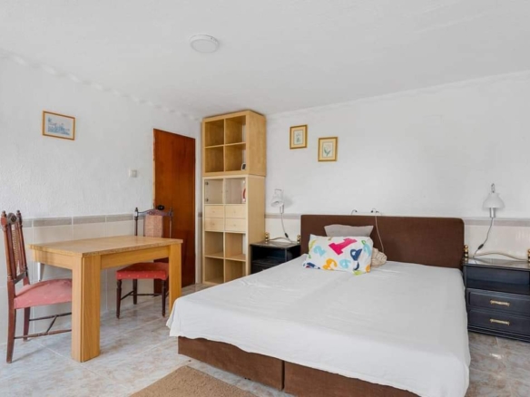 584
