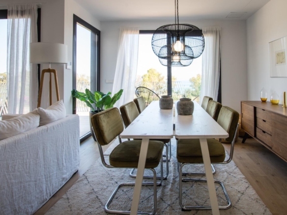 584