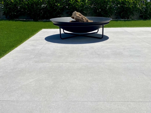 584