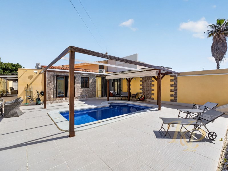 Villa for Sale in Torrevieja, Alicante