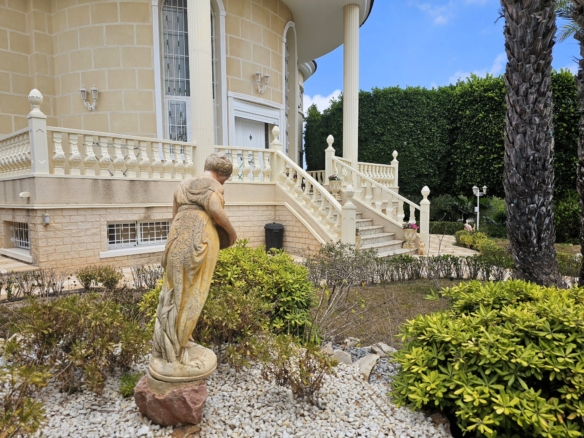 Classic Luxury Villa in Ciudad Quesada