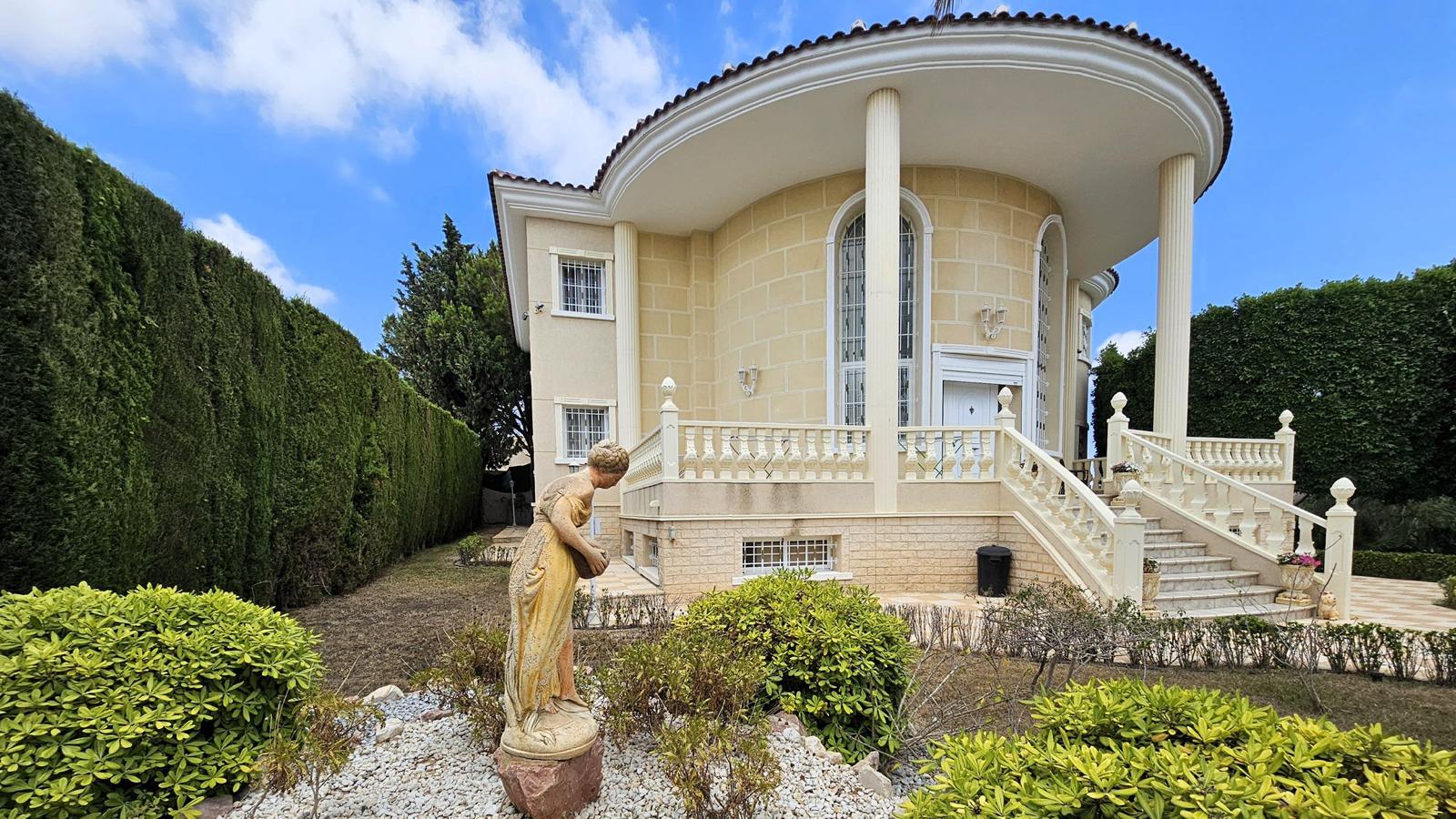 Classic Luxury Villa in Ciudad Quesada
