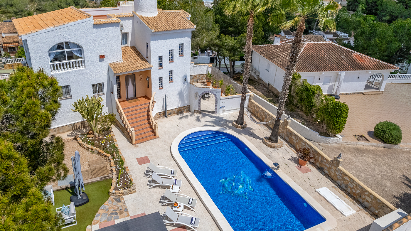 Spacious Detached Luxury Villa in Pinar de Campoverde with tourist licence