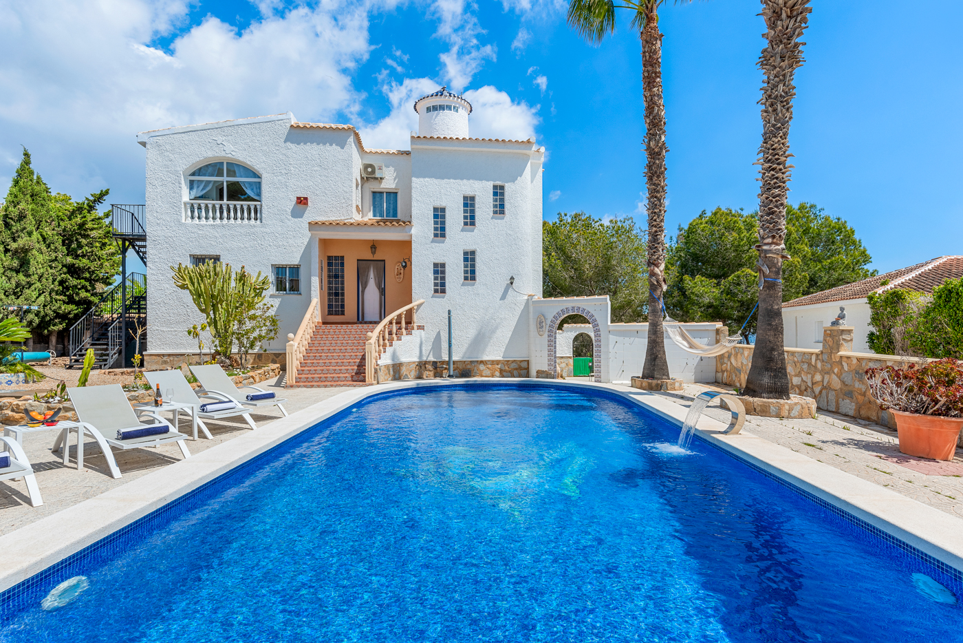 Spacious Detached Luxury Villa in Pinar de Campoverde with tourist licence
