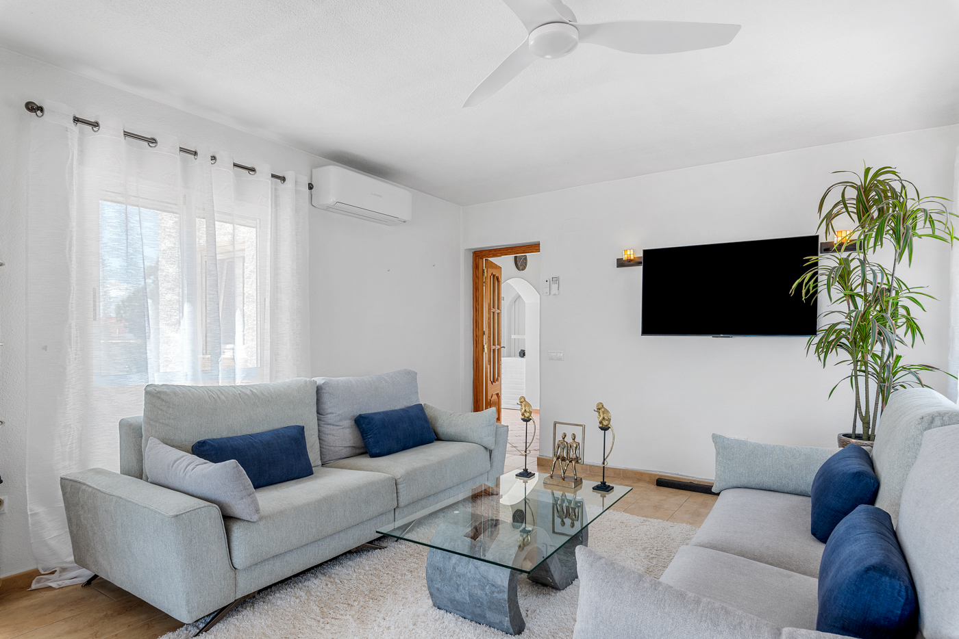 Spacious Detached Luxury Villa in Pinar de Campoverde with tourist licence