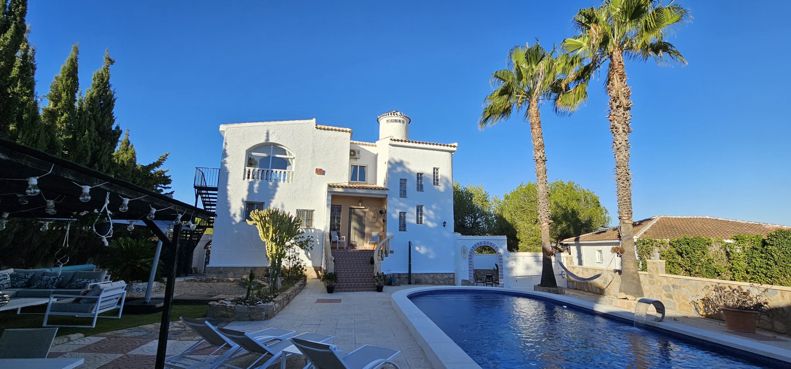 Spacious Detached Luxury Villa in Pinar de Campoverde with tourist licence