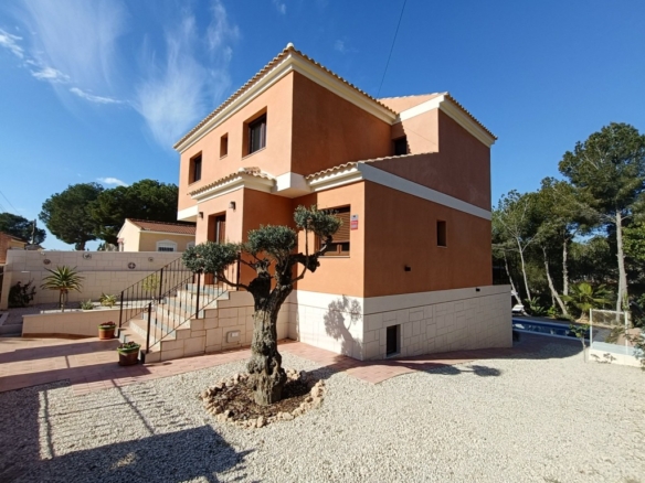 Private Luxury Villa with Indoor Heated Pool Surrounded by Nature in Pinar de Campoverde