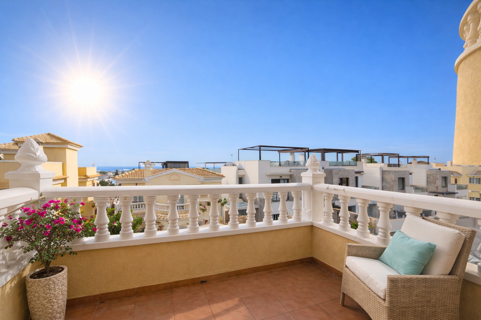 Apartment for Sale in Lomas de Cabo Roig with Panoramic Sea Views and Lift