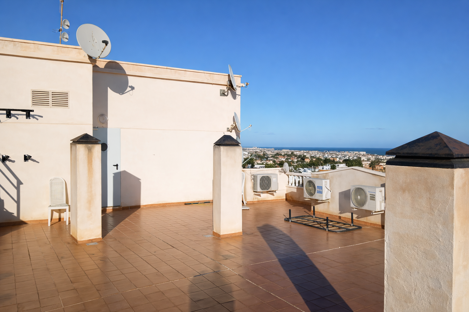 Apartment for Sale in Lomas de Cabo Roig with Panoramic Sea Views and Lift