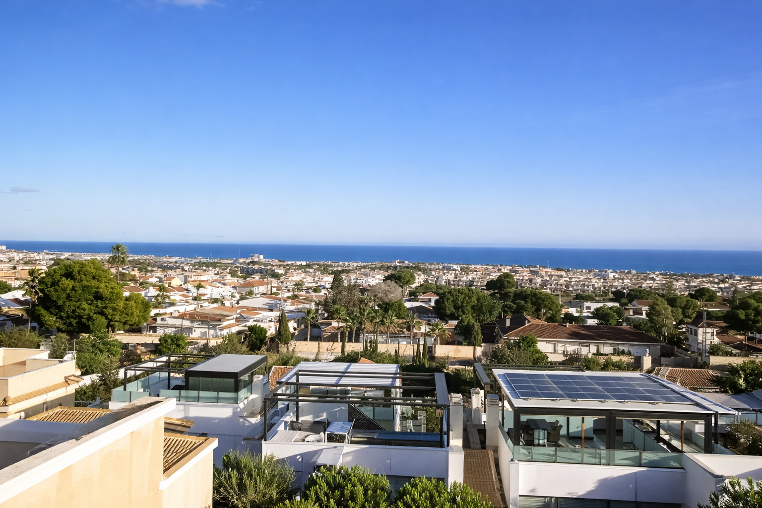 Apartment for Sale in Lomas de Cabo Roig with Panoramic Sea Views and Lift