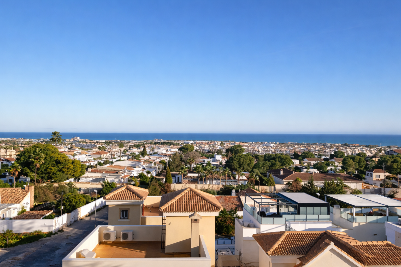 Apartment for Sale in Lomas de Cabo Roig with Panoramic Sea Views and Lift