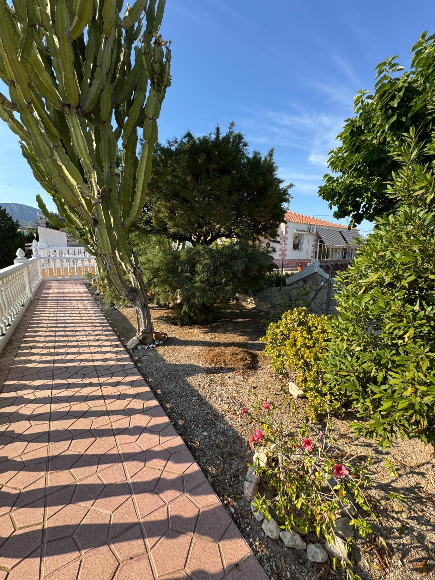 Villa for Sale in Albatera, Alicante