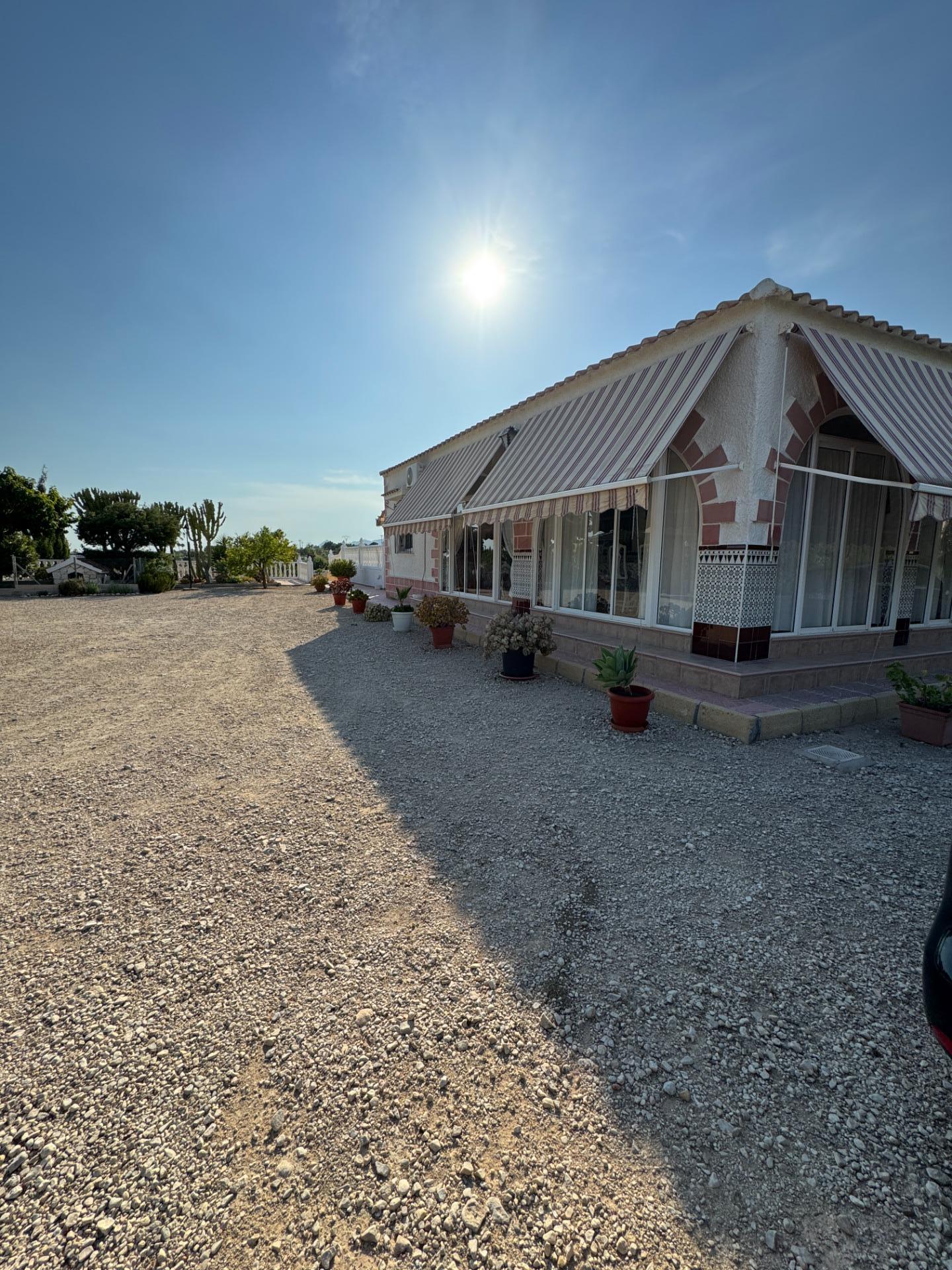 Villa for Sale in Albatera, Alicante
