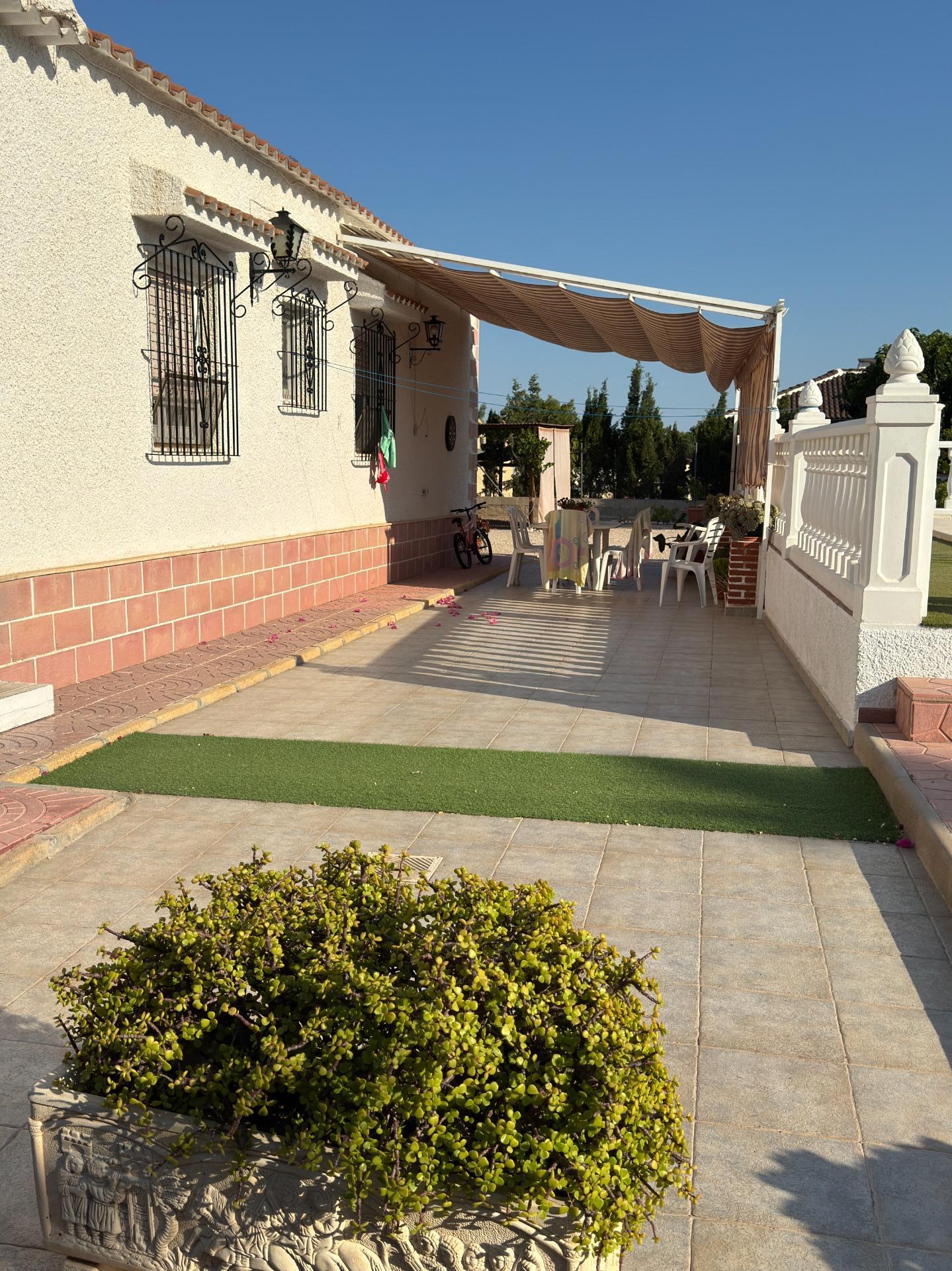Villa for Sale in Albatera, Alicante