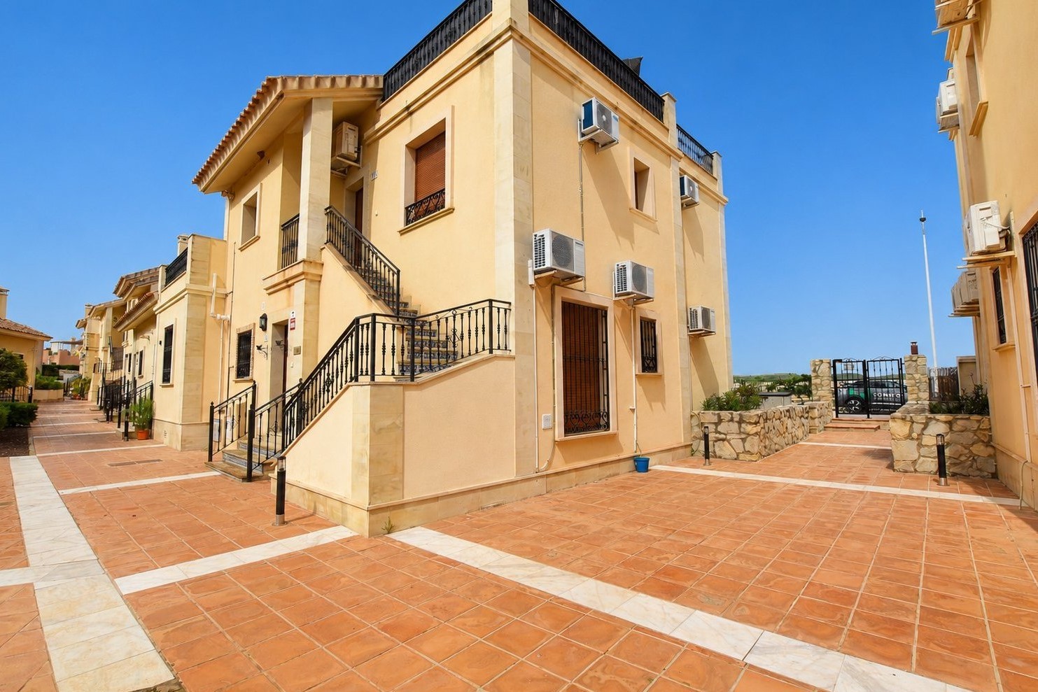 Apartment for Sale in Algorfa, Alicante