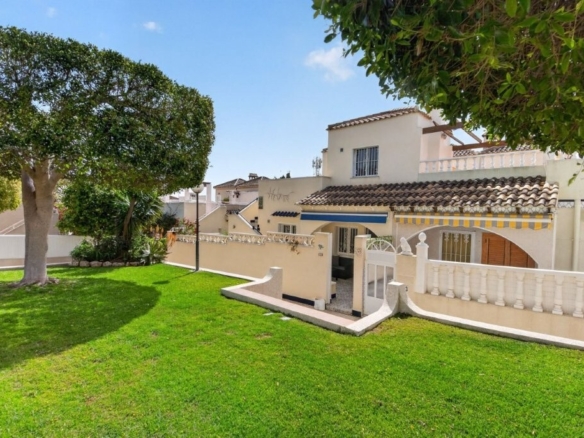Quad House for Sale in Torrevieja, Alicante