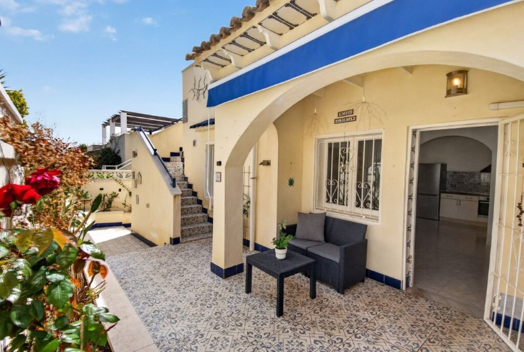 Quad House for Sale in Torrevieja, Alicante