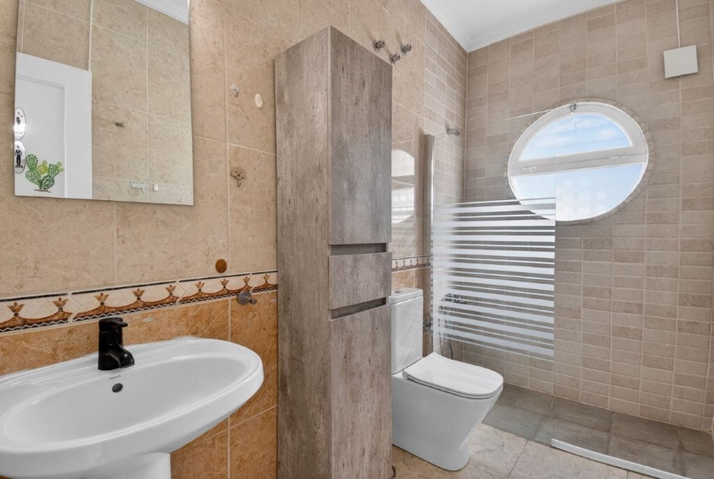 Quad House for Sale in Torrevieja, Alicante