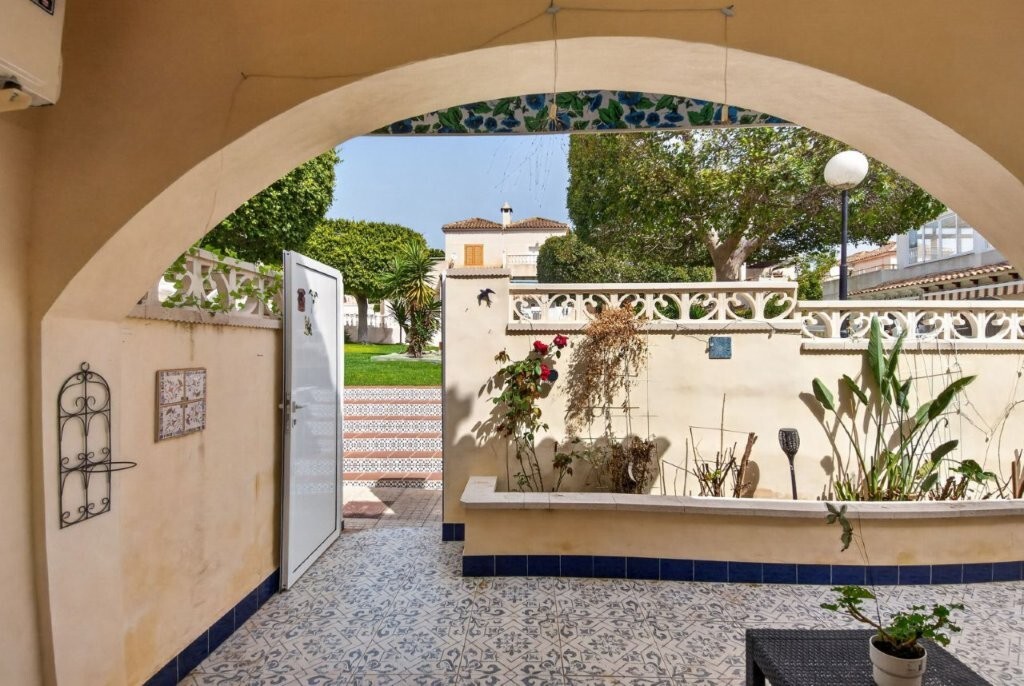 Quad House for Sale in Torrevieja, Alicante