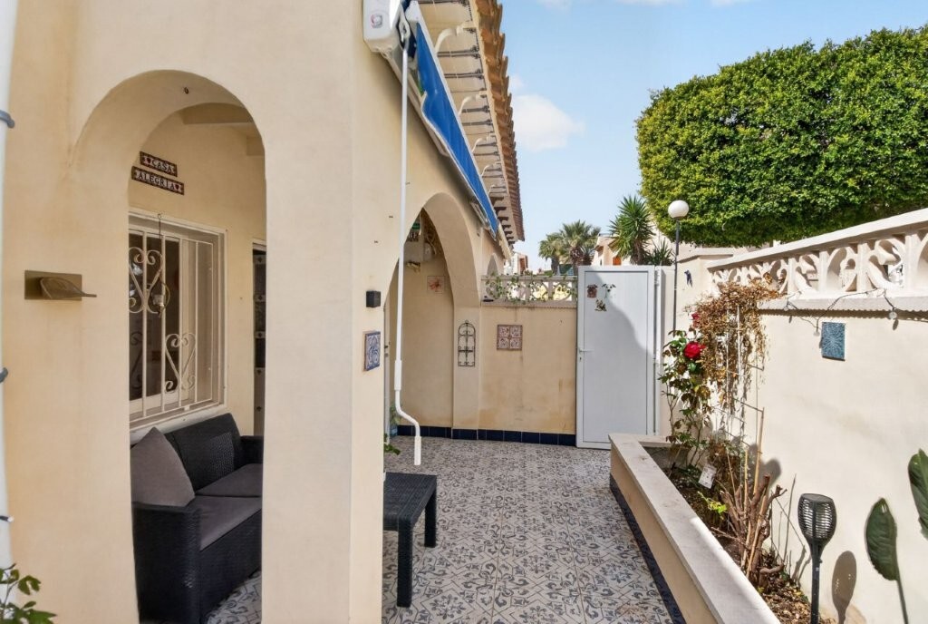 Quad House for Sale in Torrevieja, Alicante