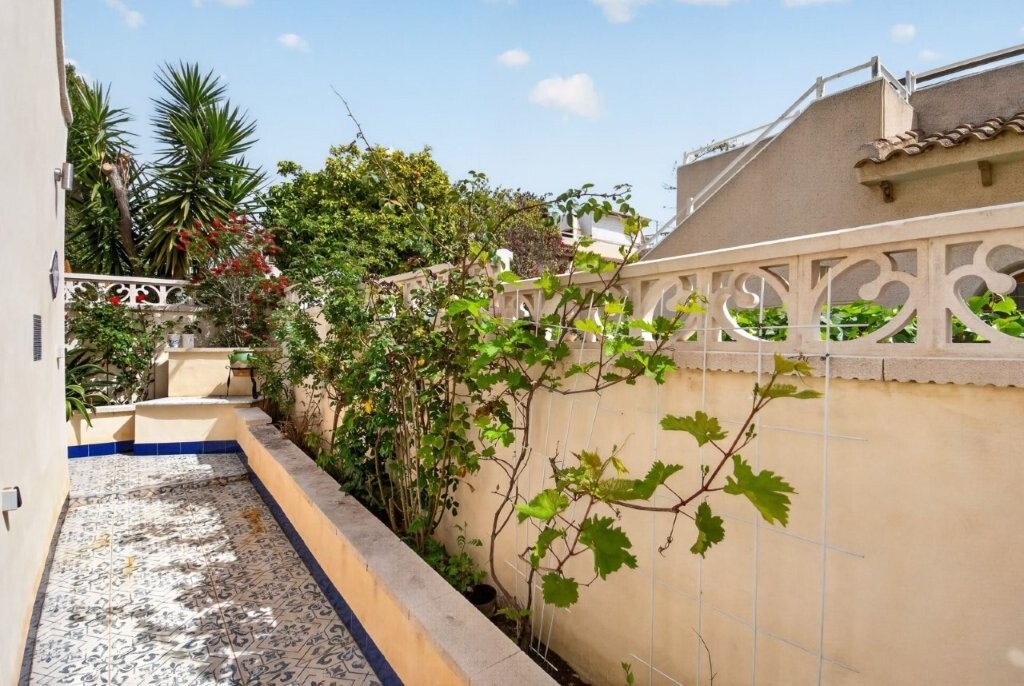Quad House for Sale in Torrevieja, Alicante