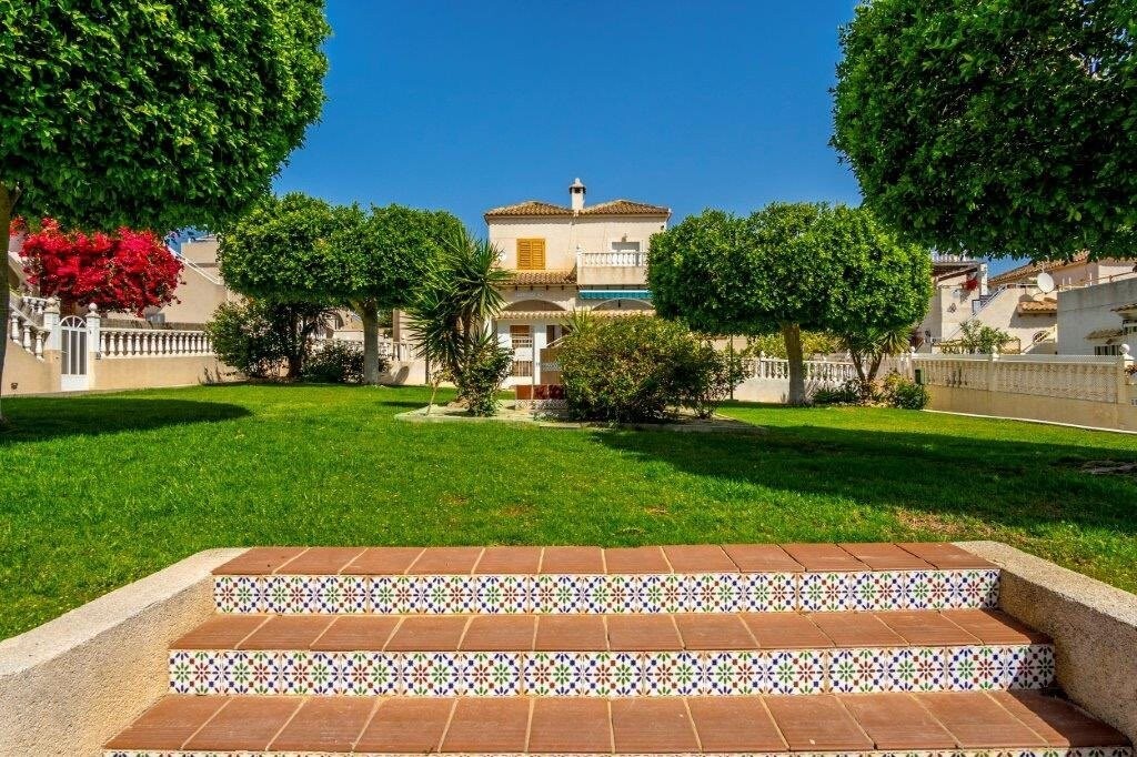 Quad House for Sale in Torrevieja, Alicante