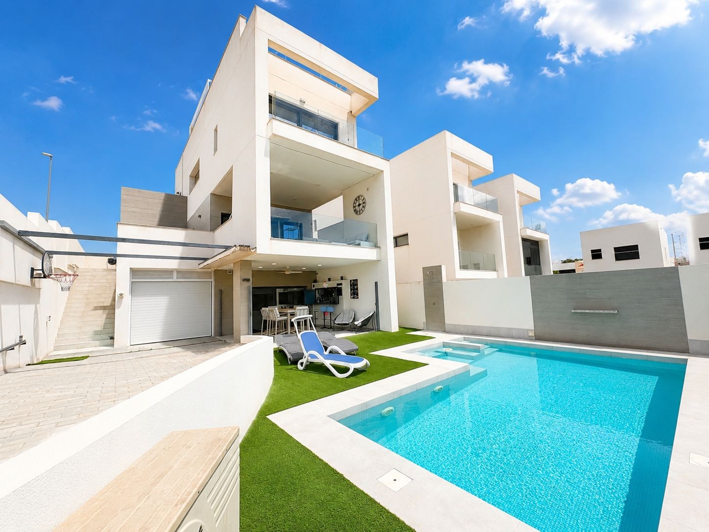 o_1jotal80ovptuce1ik714rekhn2u Villa for Sale in Benijofar, Alicante